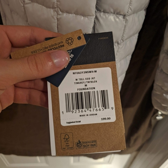 🌼SOLD🌼The north face thermoball jacket - Picture 3 of 4
